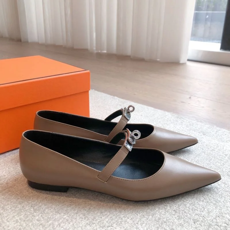 Lightweight Hermes Low Shoes 27200