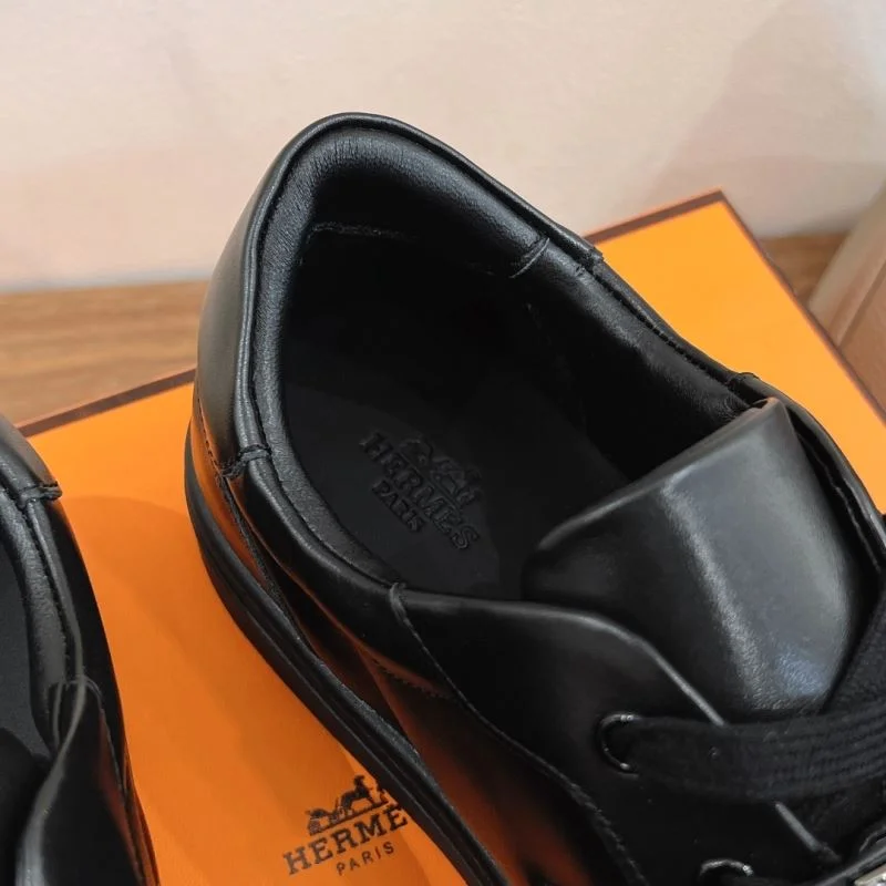 Versatile Hermes Low Shoes 27060