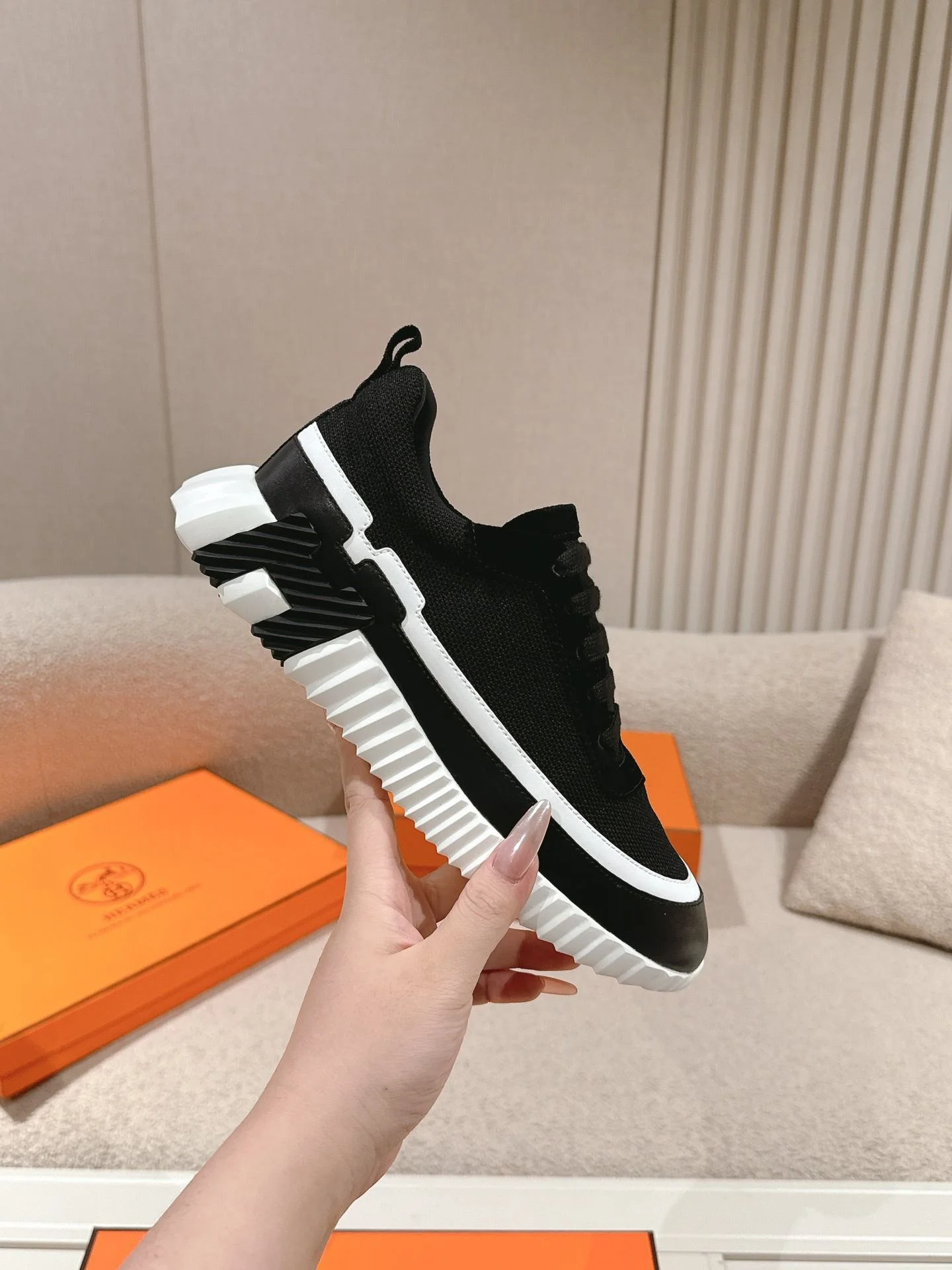 Cozy Hermes Low Shoes 26646