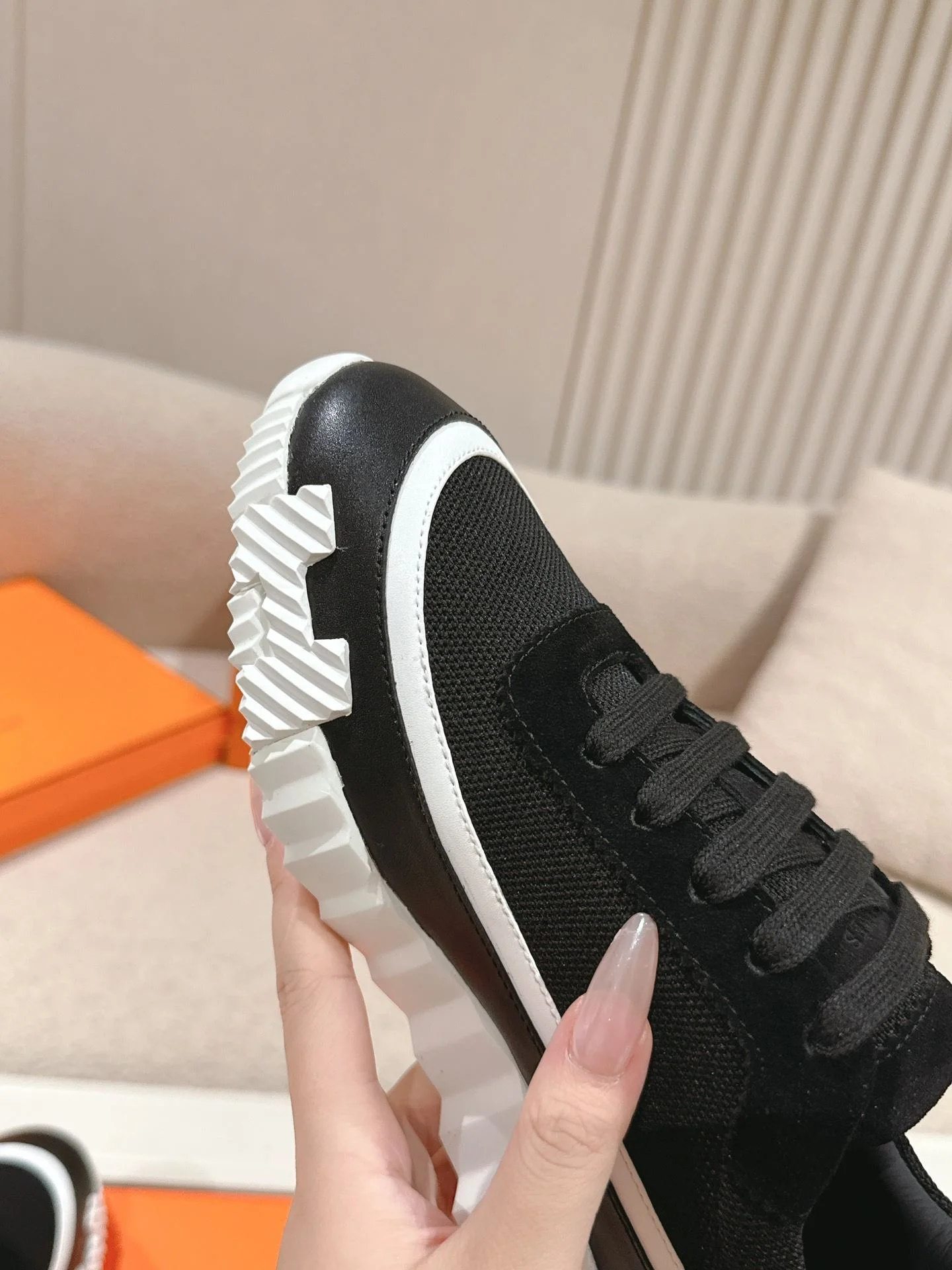 Cozy Hermes Low Shoes 26646