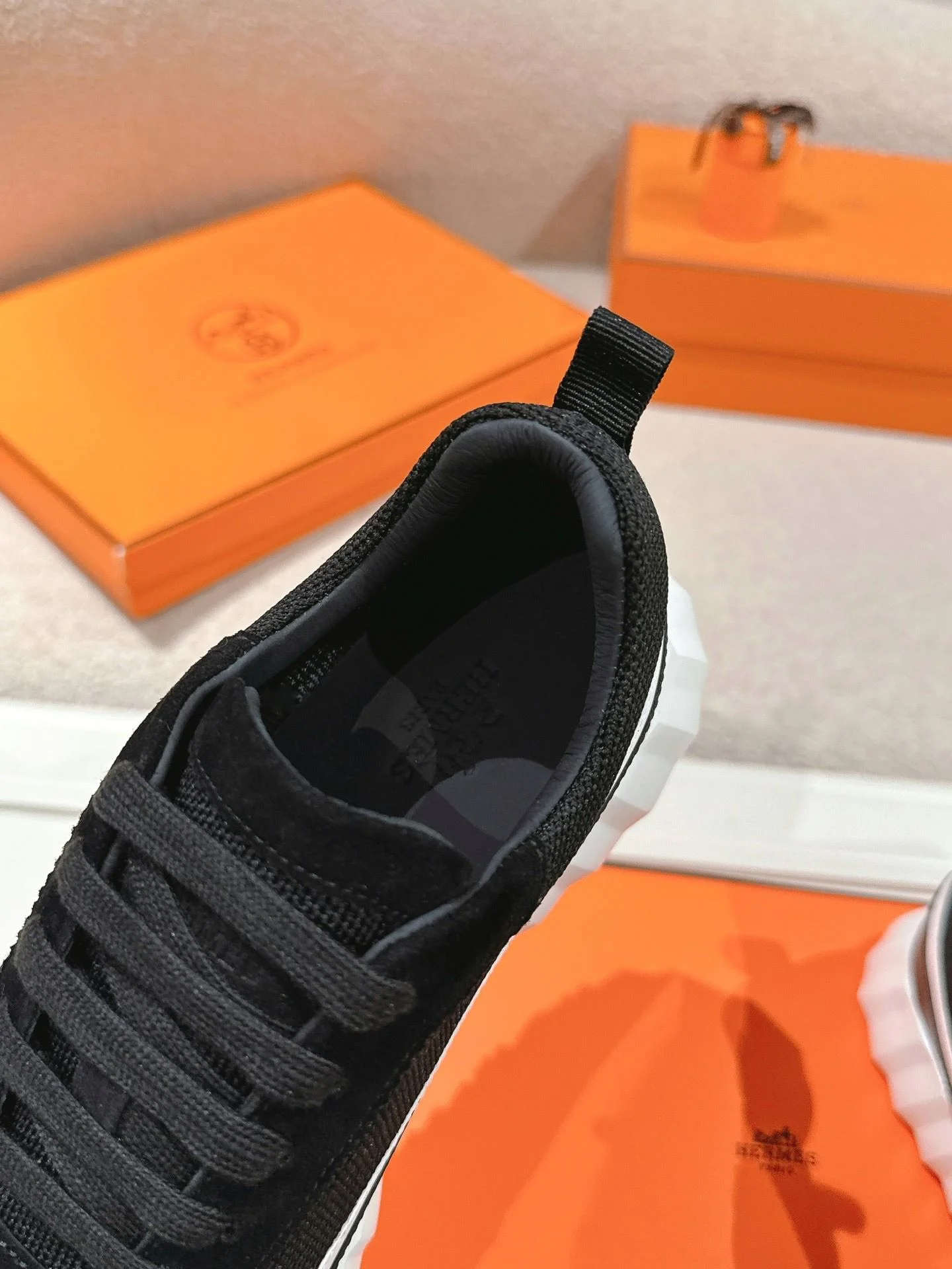 Cozy Hermes Low Shoes 26646