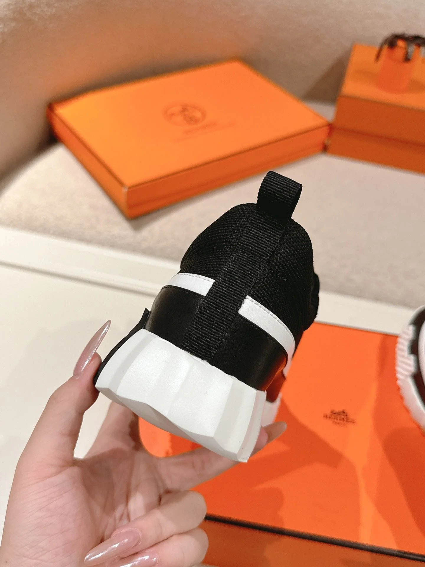 Cozy Hermes Low Shoes 26646