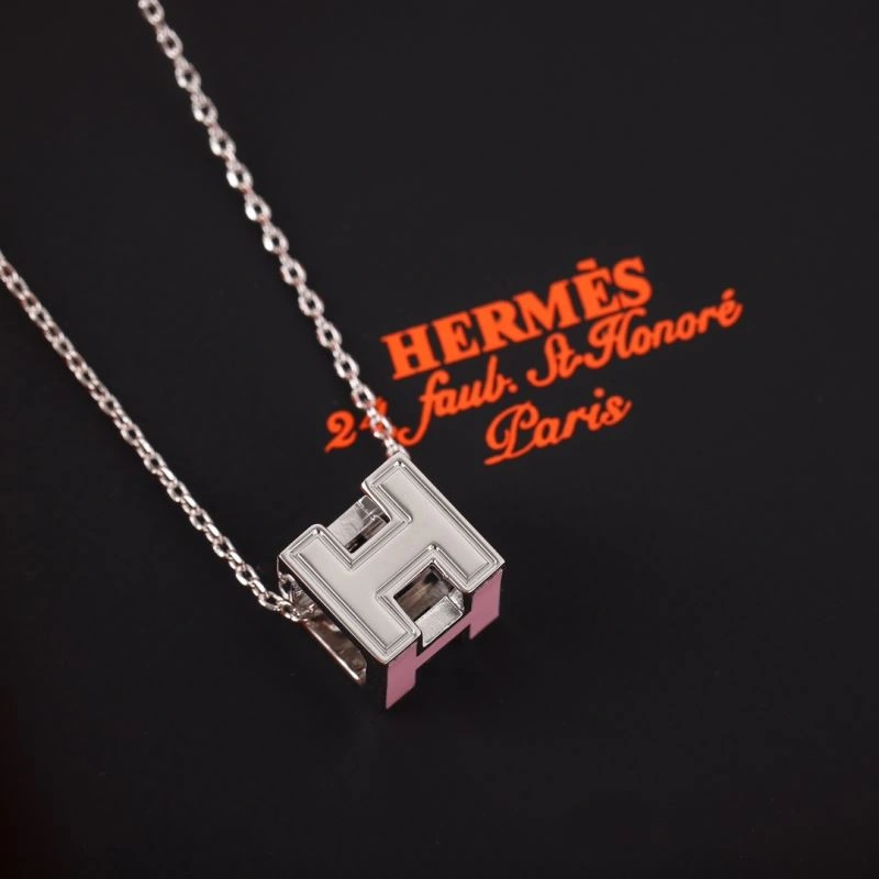 Snug Hermes Necklaces 247424