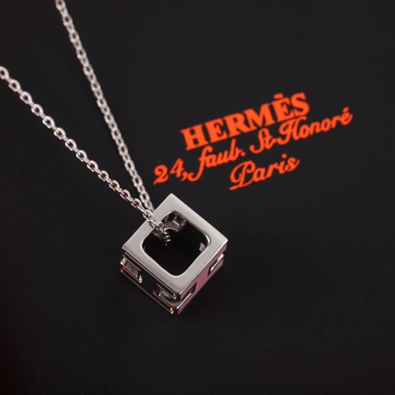 Snug Hermes Necklaces 247424