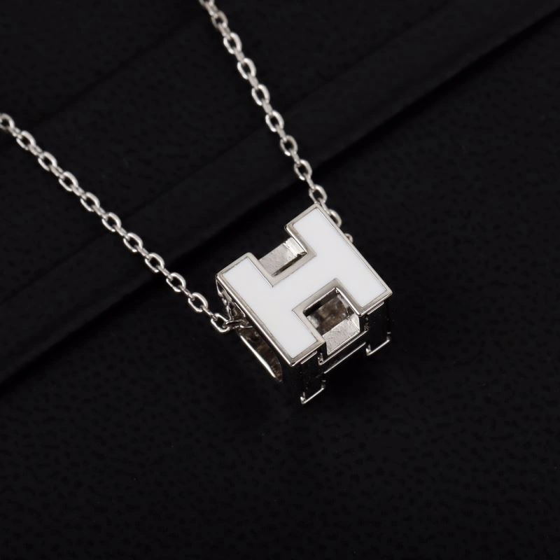 Snug Hermes Necklaces 247424
