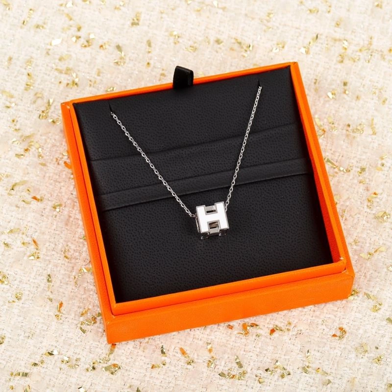 Snug Hermes Necklaces 247424