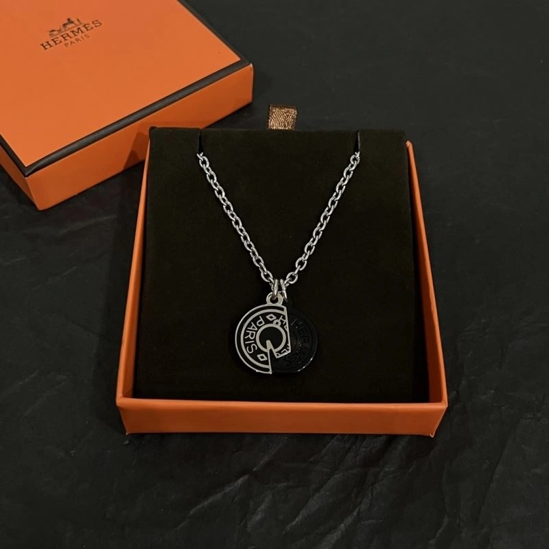 Vibrant Hermes Necklaces 247431