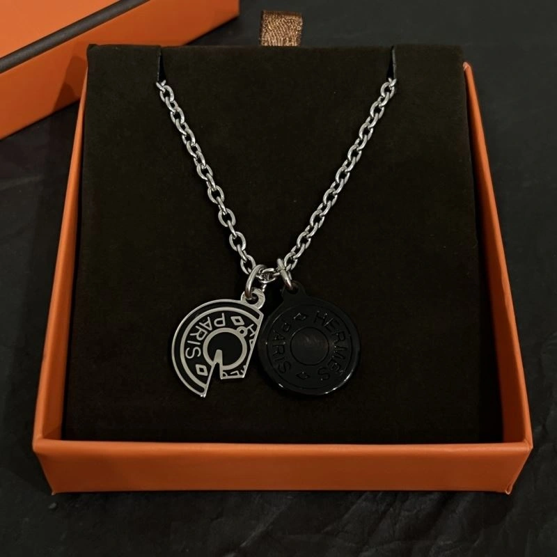 Vibrant Hermes Necklaces 247431