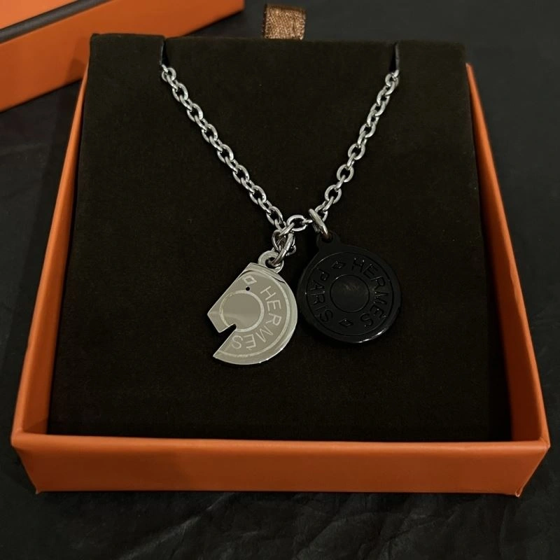 Vibrant Hermes Necklaces 247431