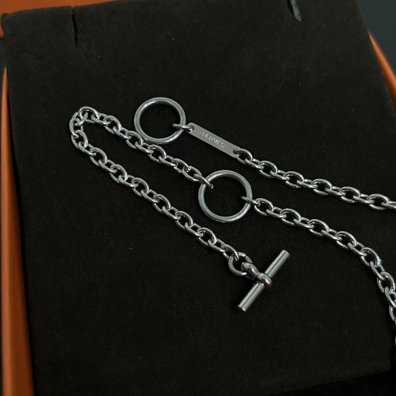 Vibrant Hermes Necklaces 247431