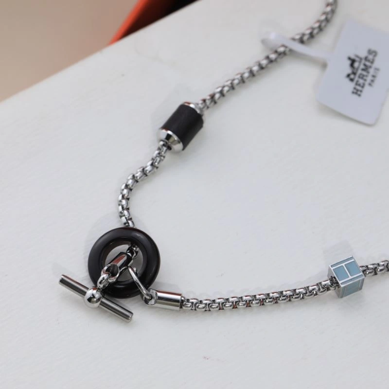 Compact Hermes Necklaces 247575