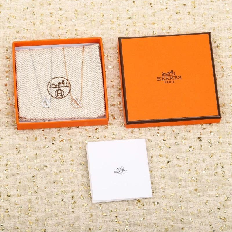 Versatile Hermes Necklaces 247553