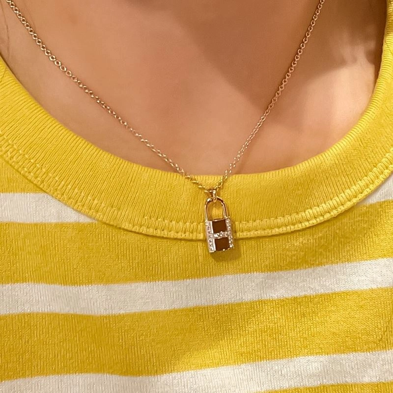 Elegant Hermes Necklaces 247489