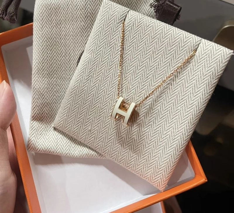 Stylish Hermes Necklaces 247198