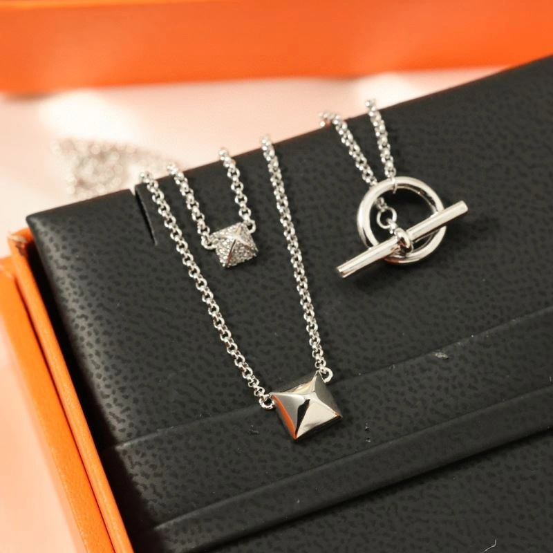 Stylish Hermes Necklaces 247126