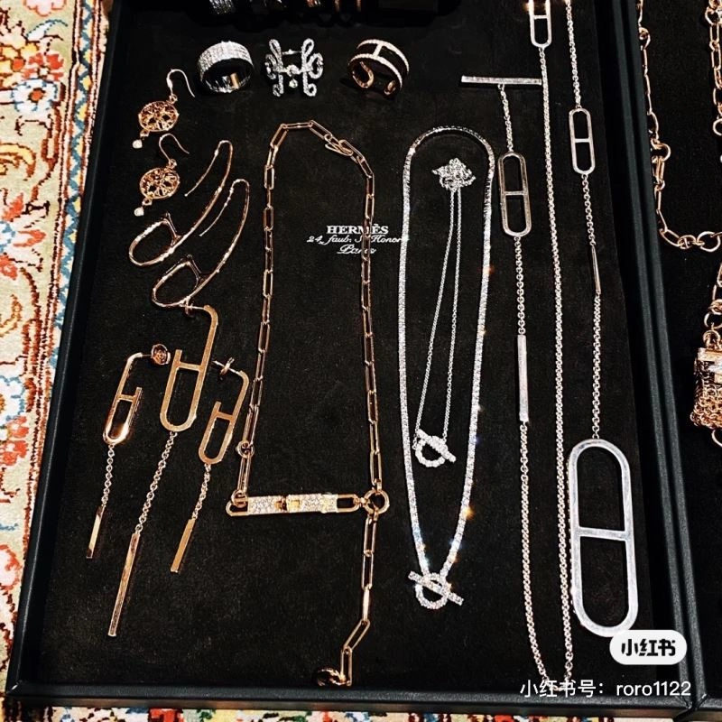 Contemporary Hermes Necklaces 246957