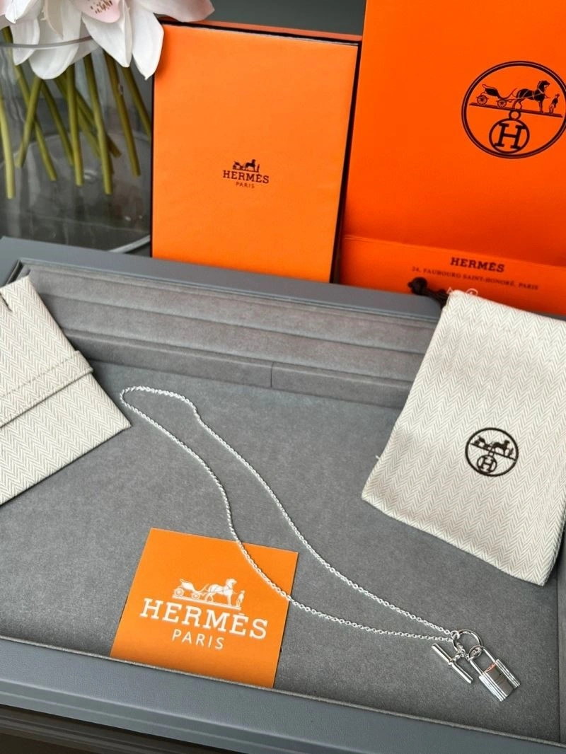 Effortless Hermes Necklaces 246893