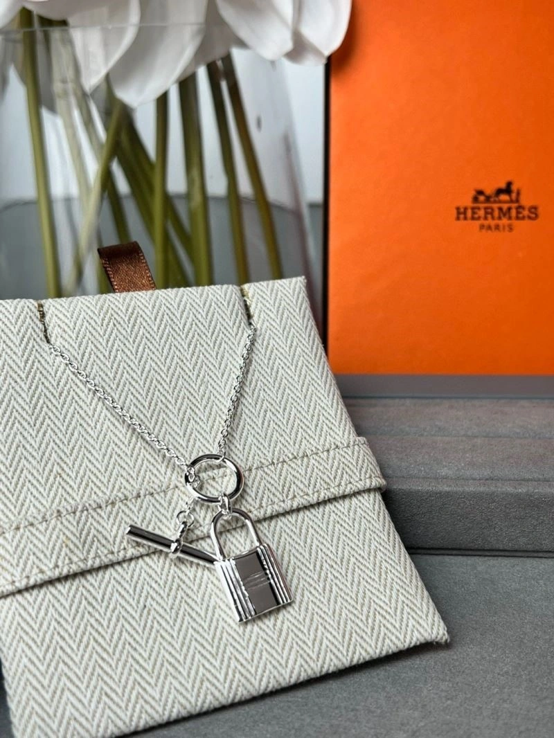 Effortless Hermes Necklaces 246893