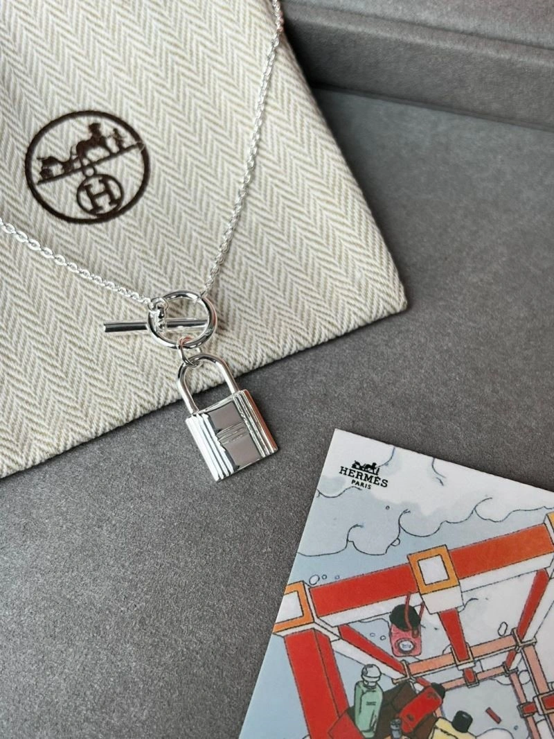 Effortless Hermes Necklaces 246893
