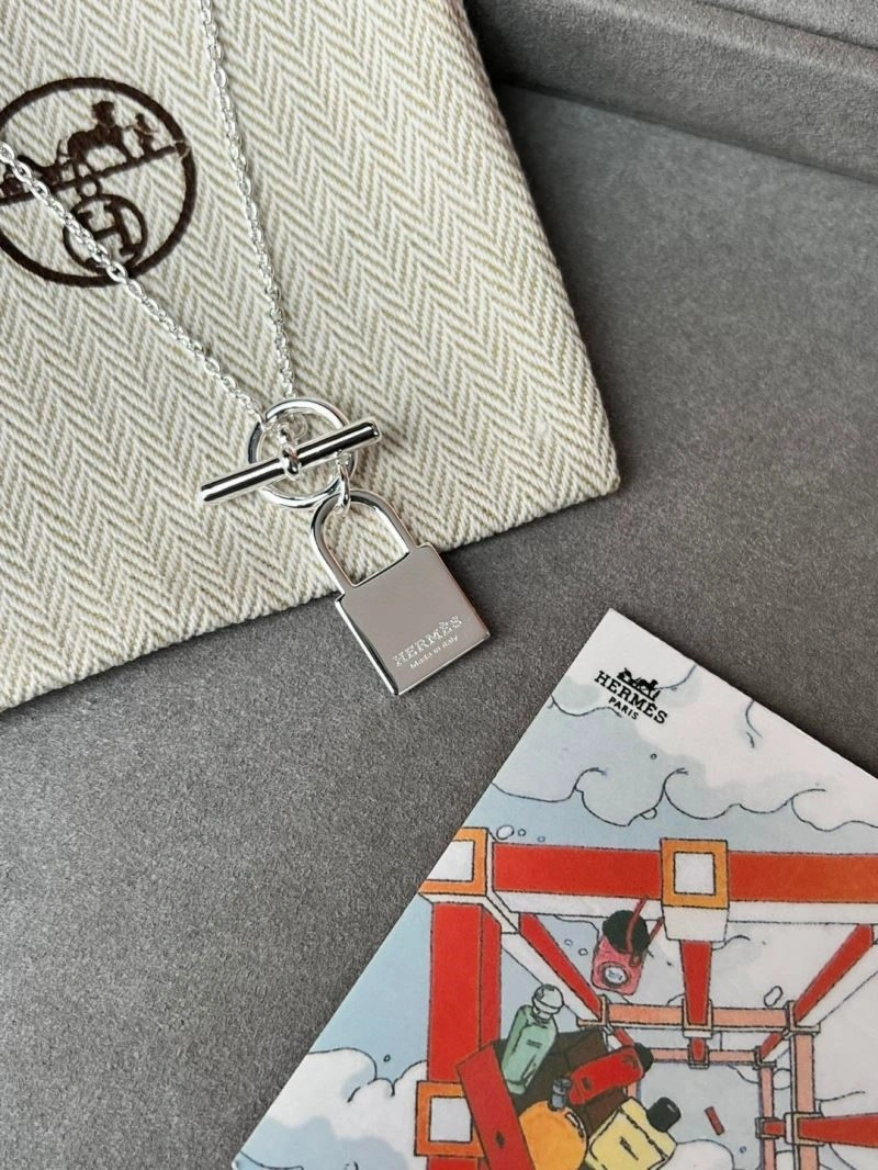 Effortless Hermes Necklaces 246893