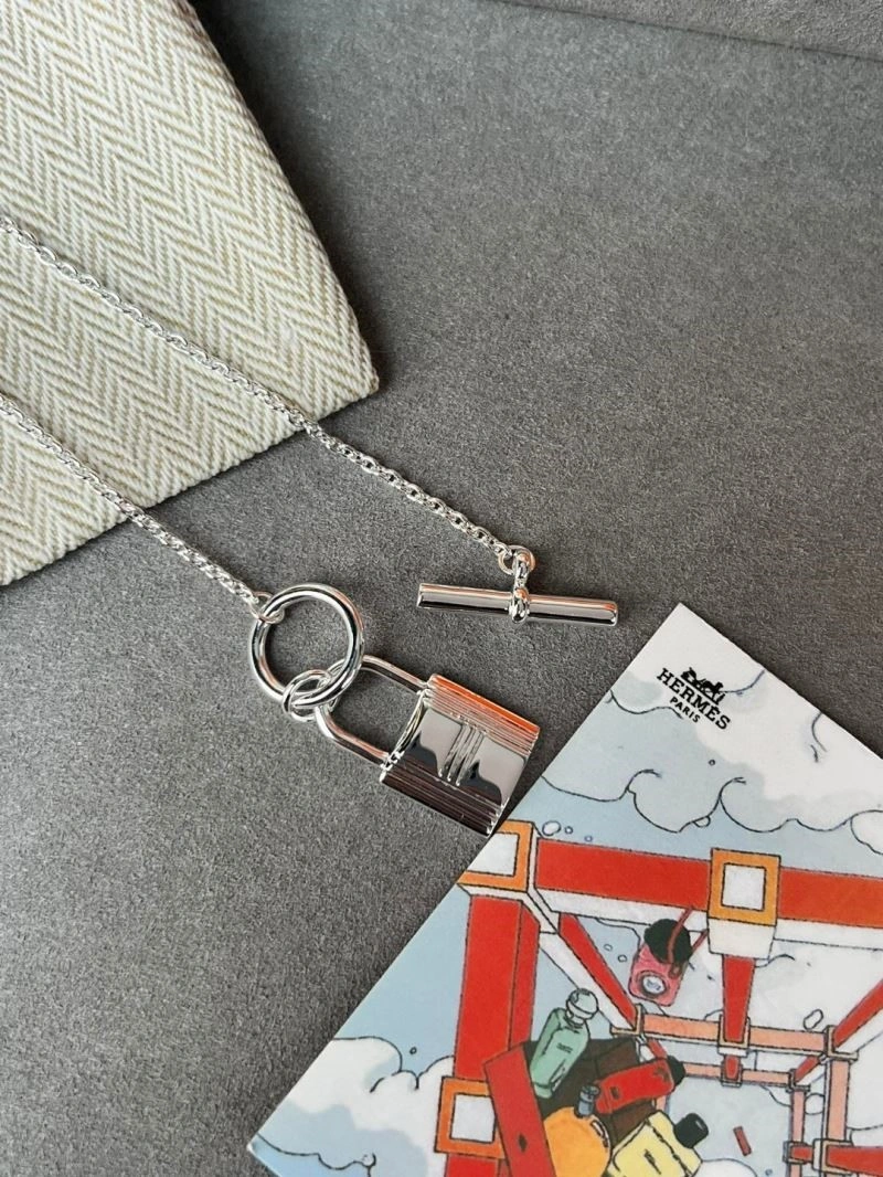 Effortless Hermes Necklaces 246893