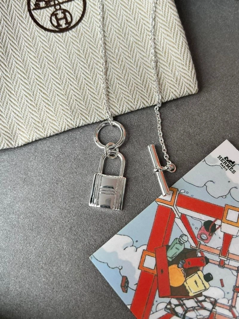 Effortless Hermes Necklaces 246893