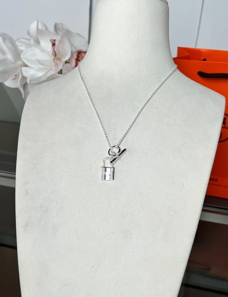 Effortless Hermes Necklaces 246893