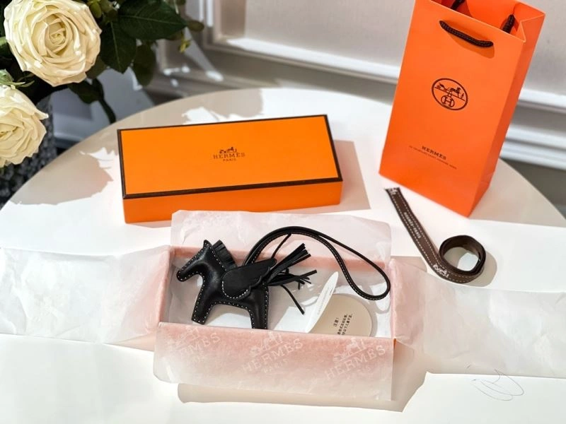 Hermes Ornaments Snug 270213