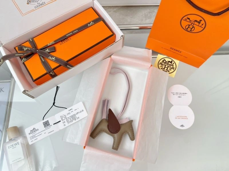 Effortless Hermes Ornaments 270166