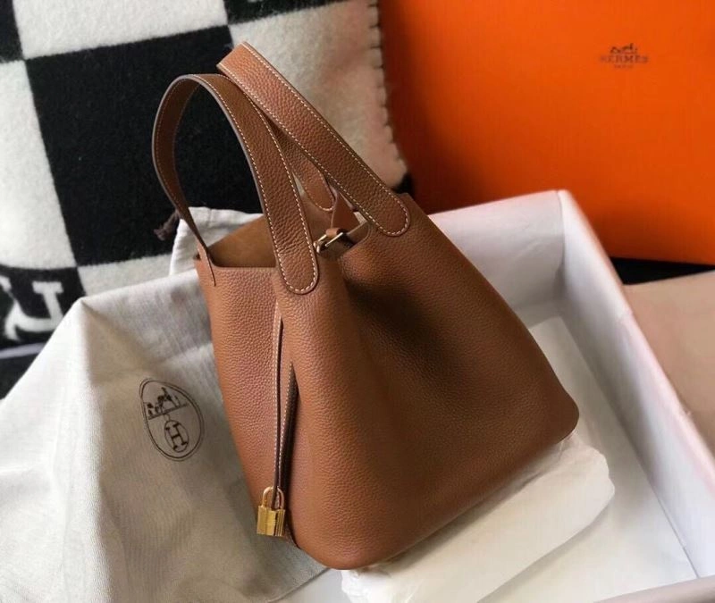Trendsetting Hermes Picotin Lock 89944