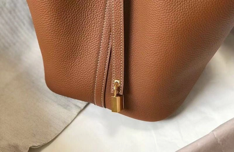 Trendsetting Hermes Picotin Lock 89944