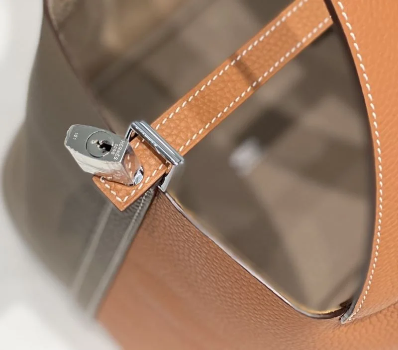 Hermes Picotin Lock Compact 48603