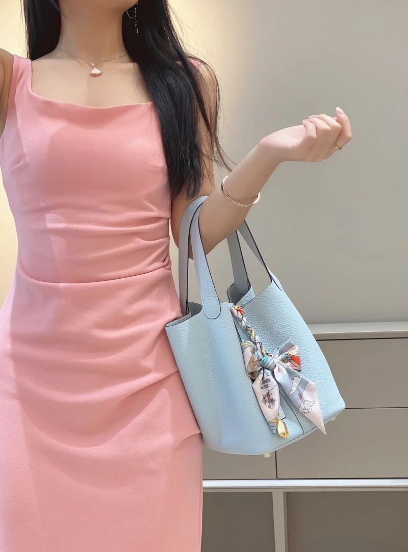 Sophisticated Hermes Picotin Lock 48612