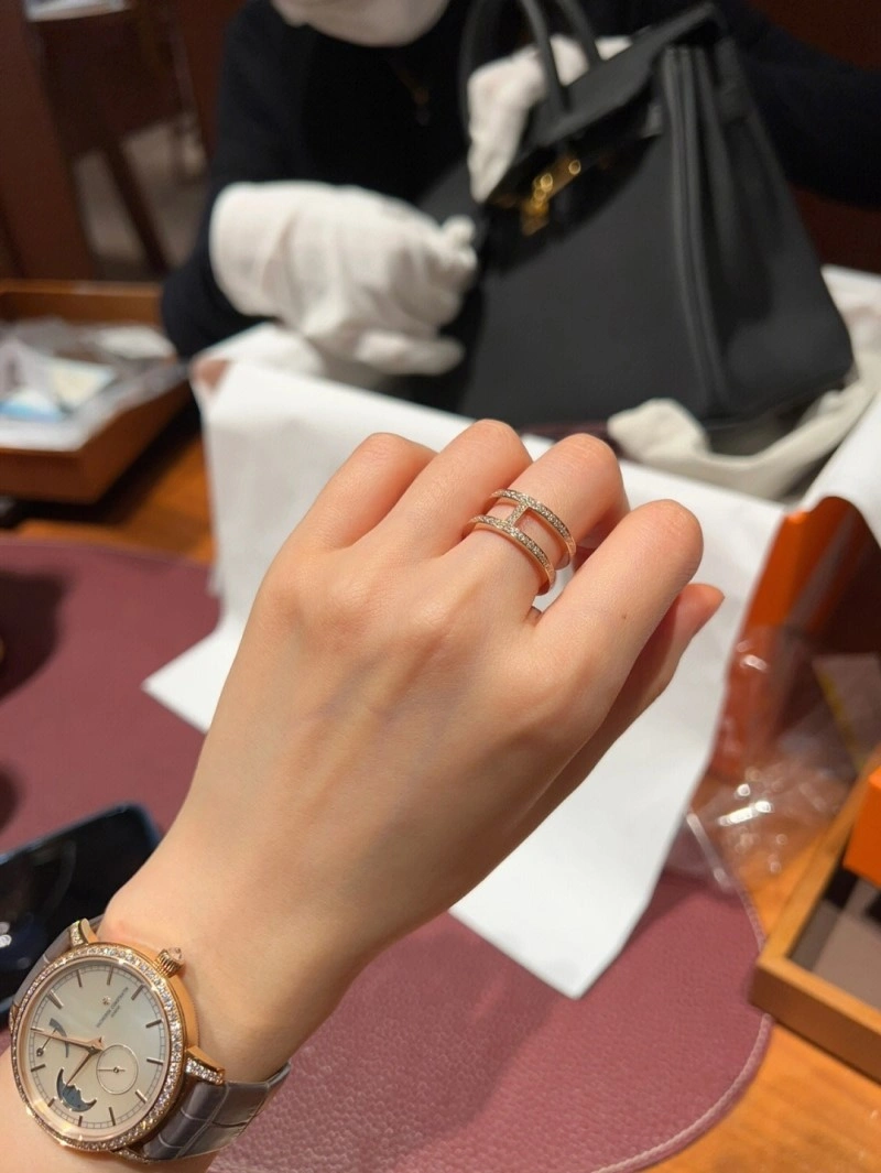 Vibrant Hermes Rings 246745