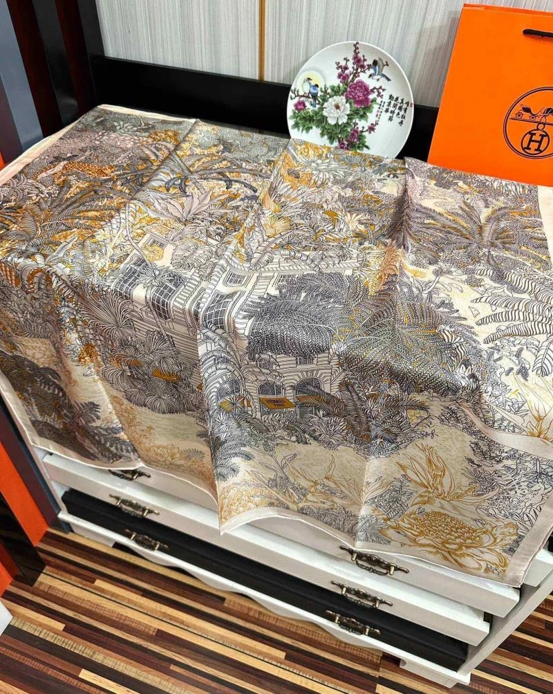 Elegant Hermes Scarf 271042