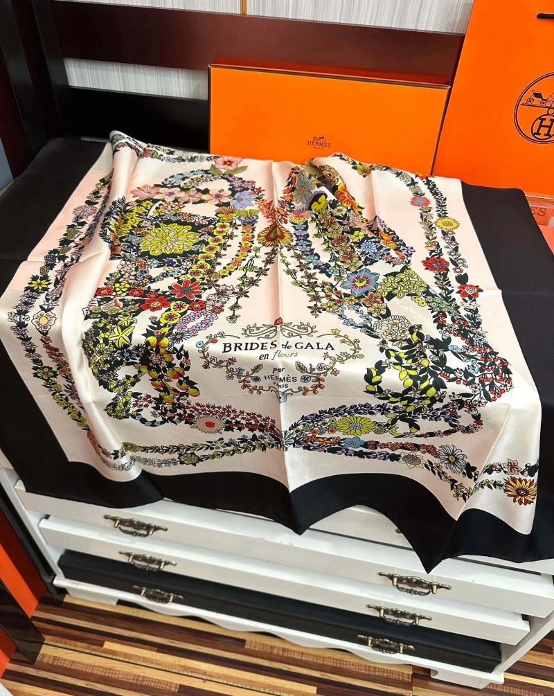 FreshLook Hermes Scarf 271752