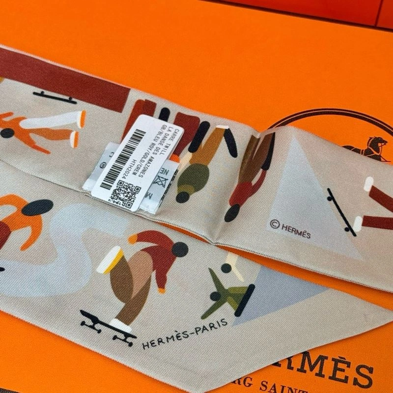 Hermes Silk Comfortable 272271