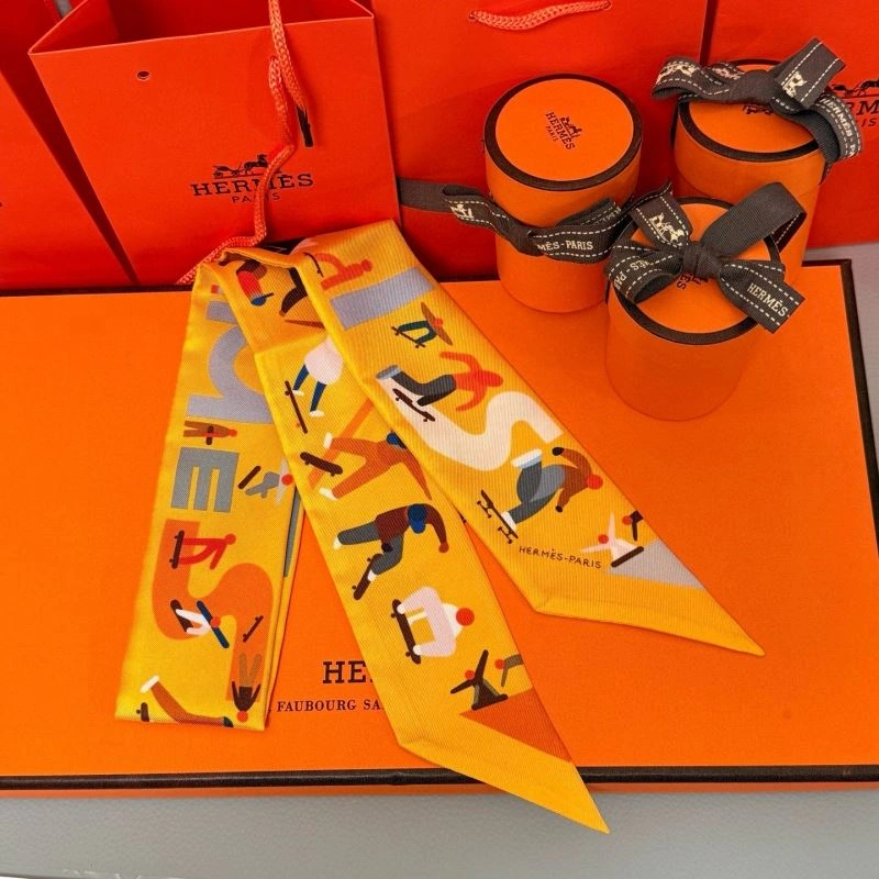 Practical Hermes Silk 272252