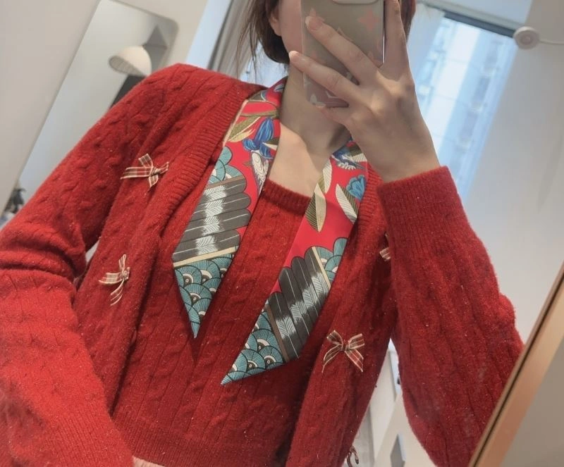 Trendsetting Hermes Silk 272249