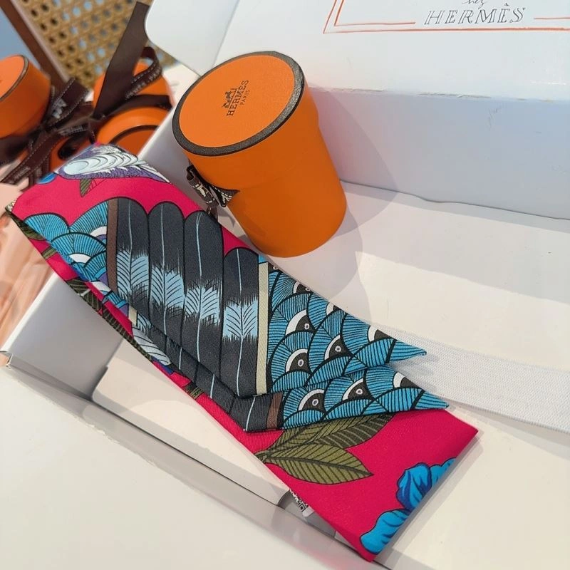 Trendsetting Hermes Silk 272249