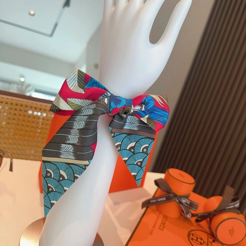 Trendsetting Hermes Silk 272249
