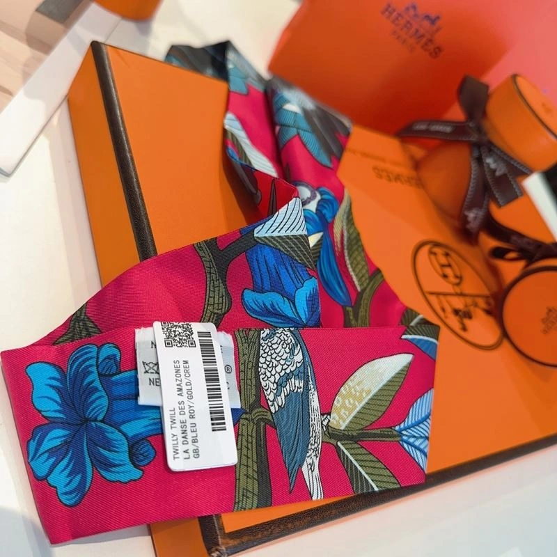 Trendsetting Hermes Silk 272249