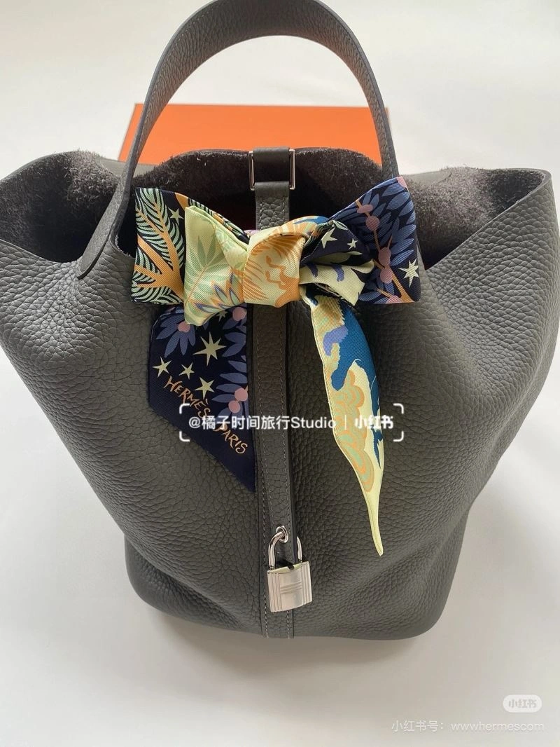 SunProtective Hermes Silk 272229