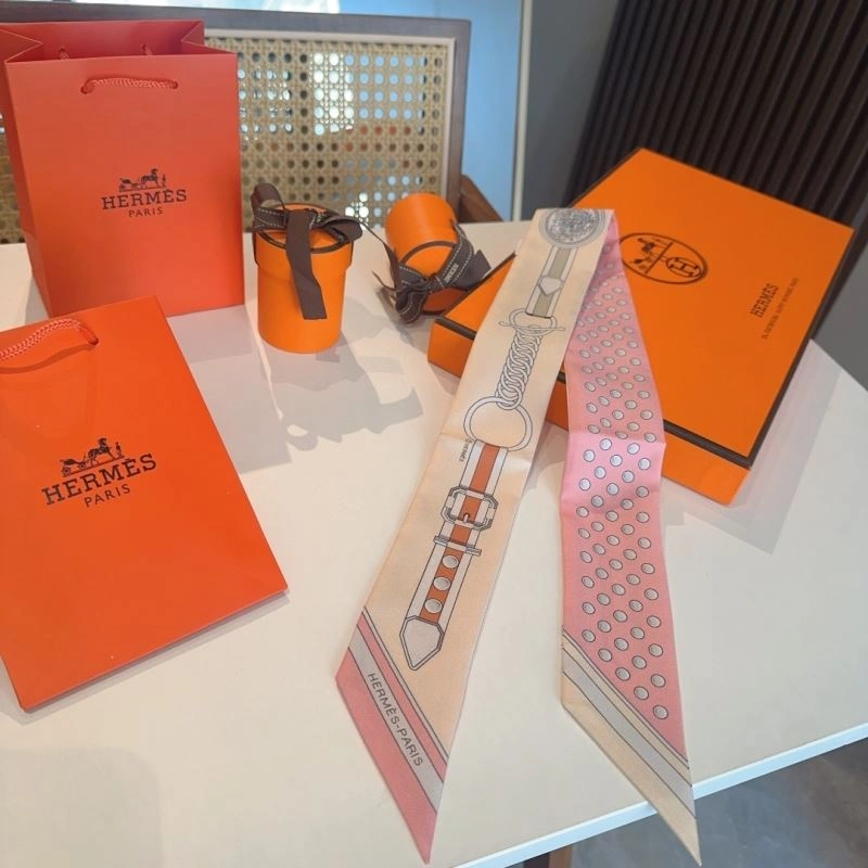 Trendsetting Hermes Silk 272237