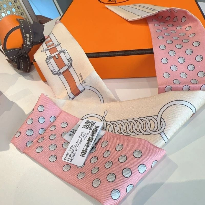 Trendsetting Hermes Silk 272237