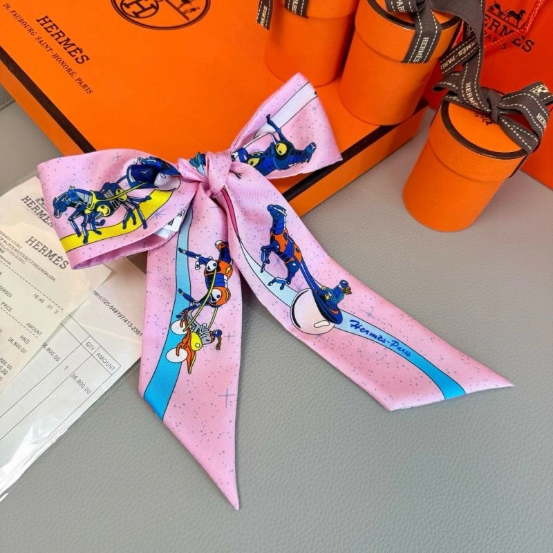 Minimalist Hermes Silk 272203
