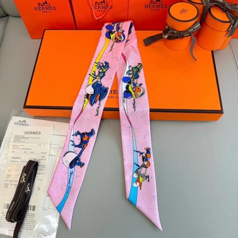 Minimalist Hermes Silk 272203