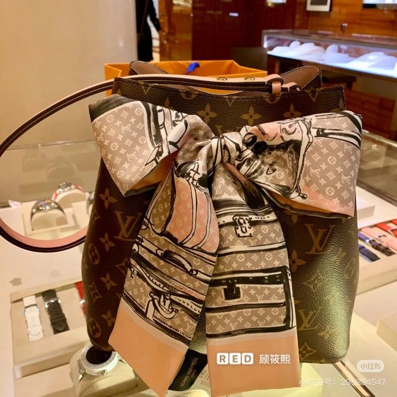 Vibrant Hermes Silk 272159