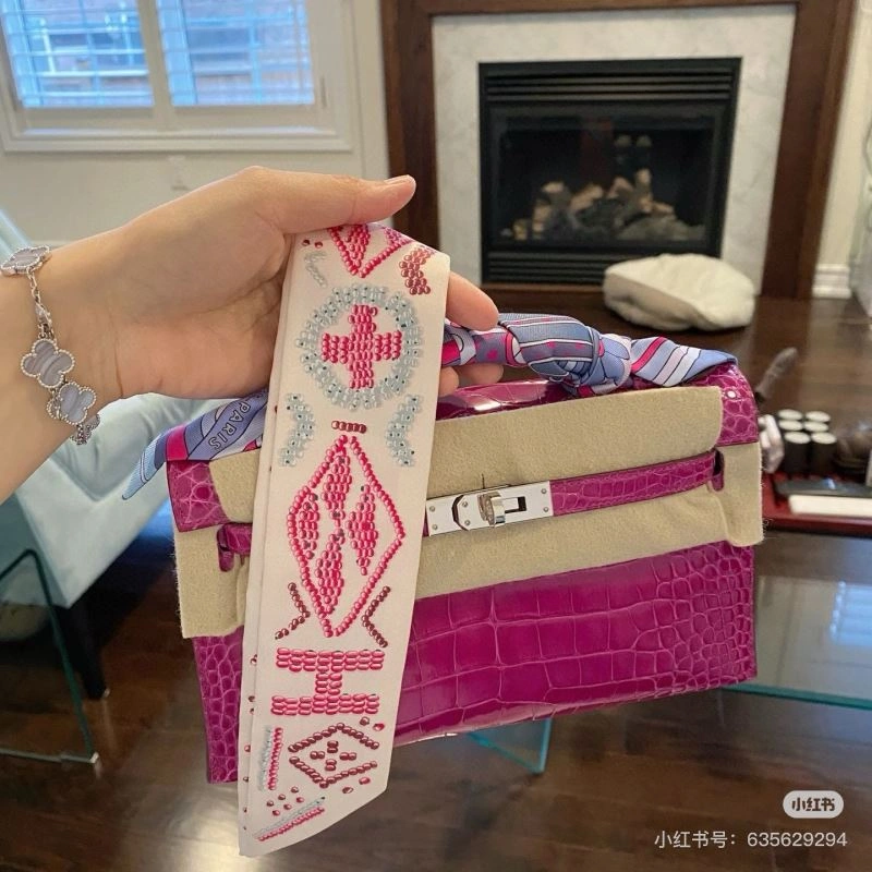 Versatile Hermes Silk 272143
