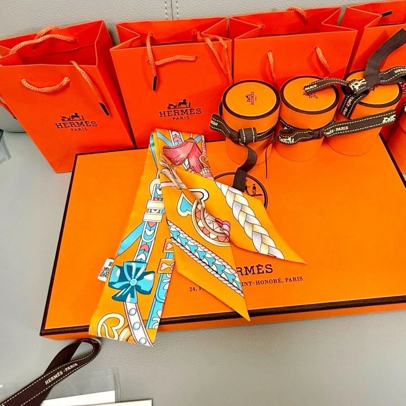 Seasonal Hermes Silk 272139
